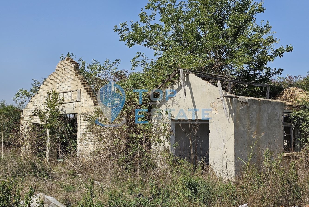 Промишлен имот с огромен парцел с трафопост в село Садина - 0