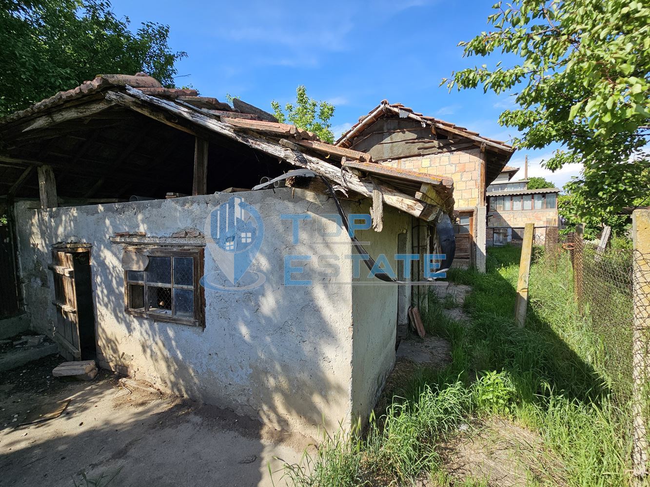 Двуетажна тухлена къща с три спални, панорама, гараж и голям двор в село Джулюница, обл. Русе - 0