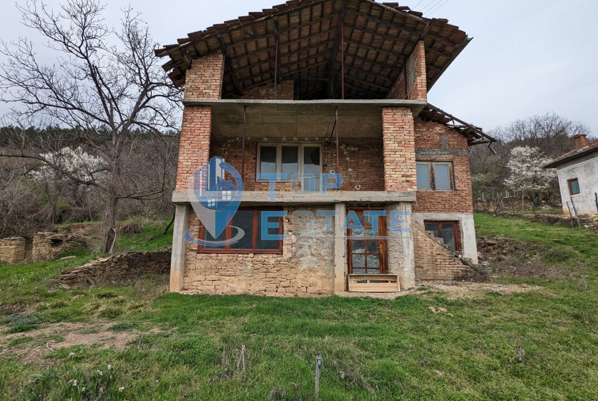 Двуетажна тухлена къща в село Вишовград - 0