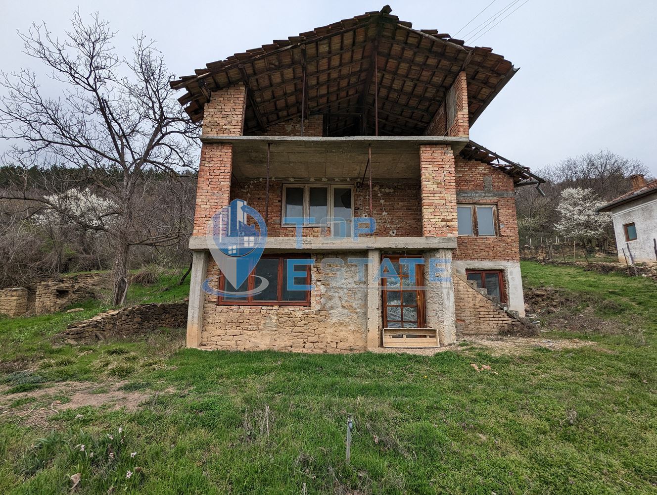 Двуетажна тухлена къща в село Вишовград - 0