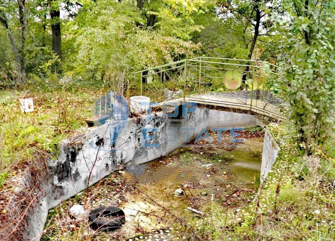 Имот с голям двор и кладенец в с. Керека, област Габрово - 0