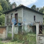 Двуетажна тухлена къща в с. Шарани, област Габрово. - 0