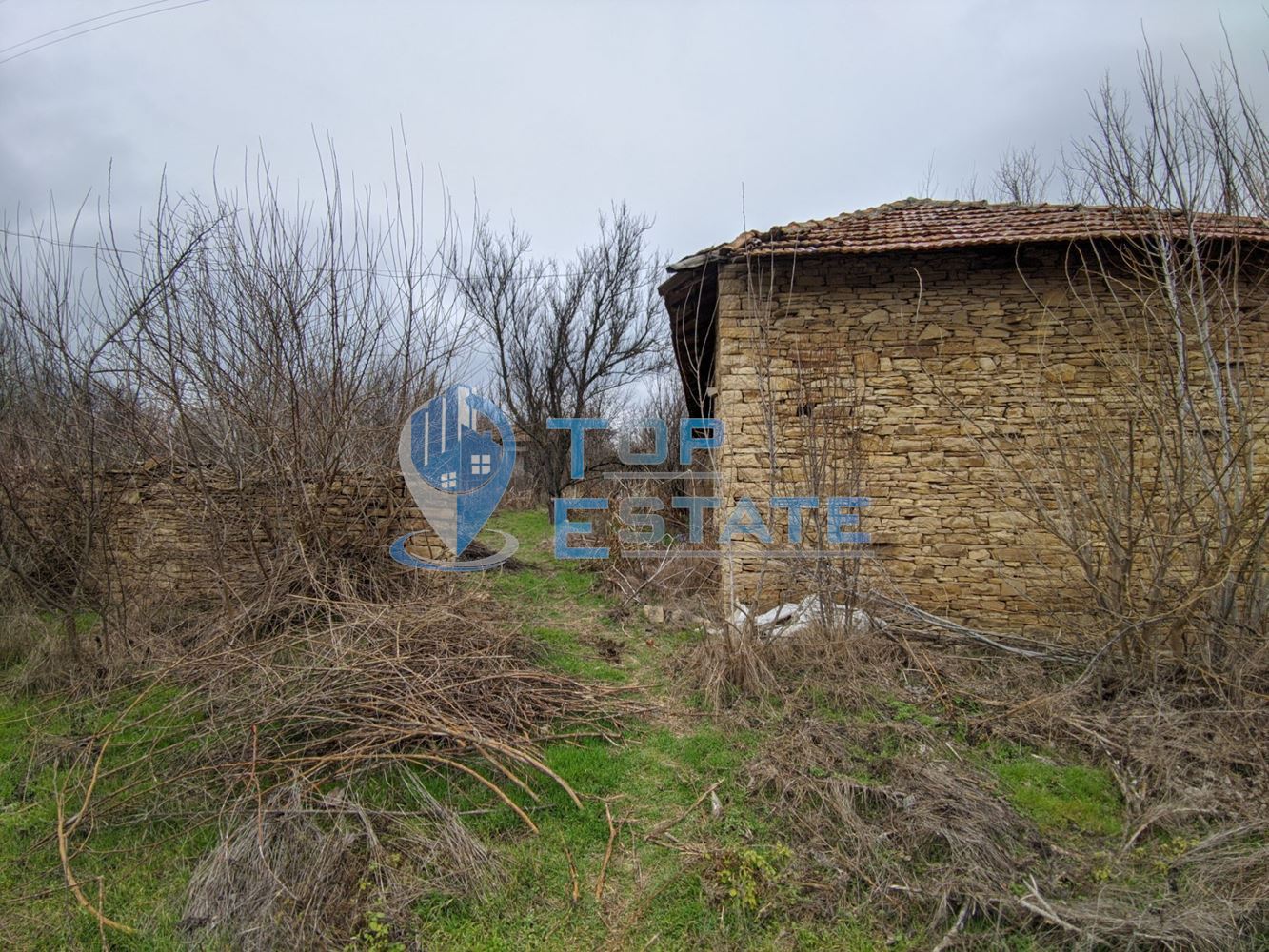 Парцел със стара къща в село Долна Липница - 0