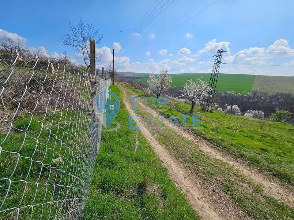 Имот с панорамна гледка в с. Каранци, област Велико Търново. - 0