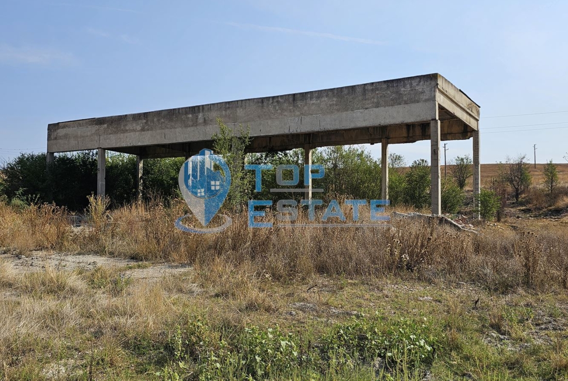 Промишлен имот с 57 дка парцел, промишлени сгради и подстанция в с. Овча могила, община Свищов - 0