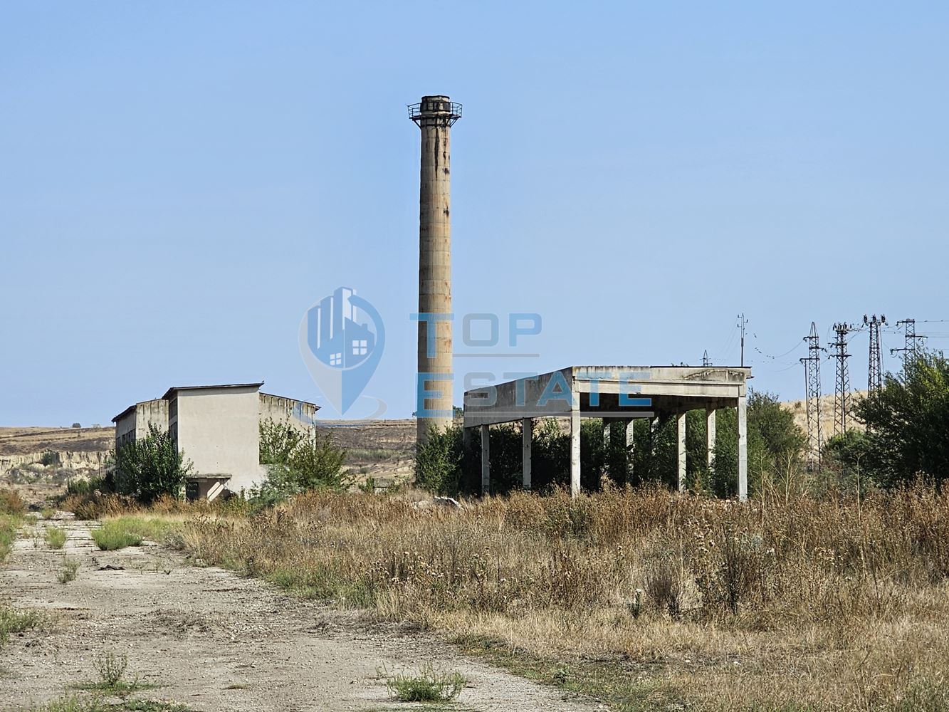 Промишлен имот с 57 дка парцел, промишлени сгради и подстанция в с. Овча могила, община Свищов - 0