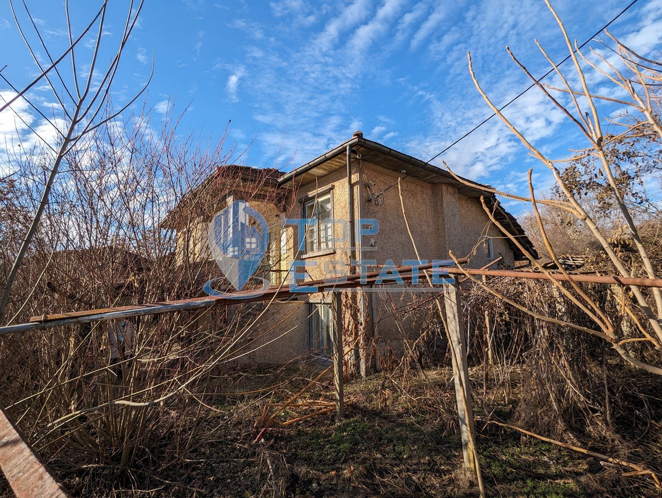 Къща с голям двор, кладенец и гараж в село Климентово - 0