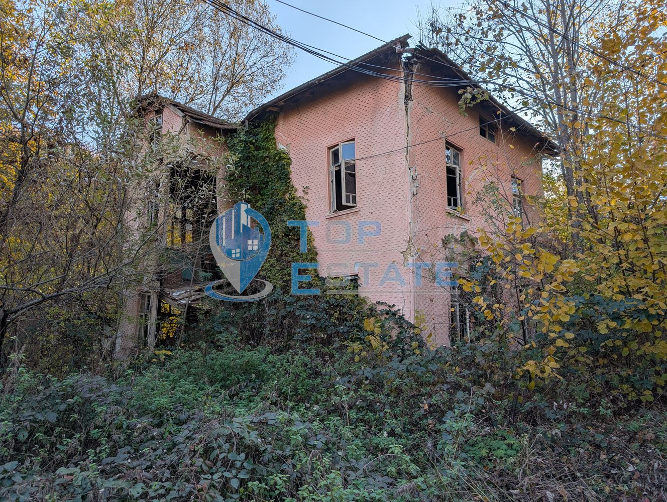 Парцел със стара къща в близост до град Трявна - 0