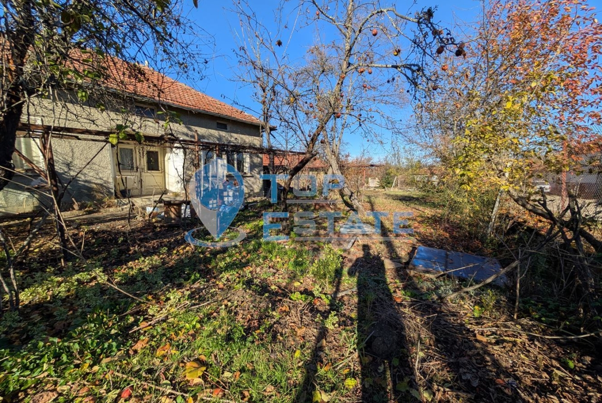 Едноетажна къща с вътрешна баня и тоалетна в село Буря - 0