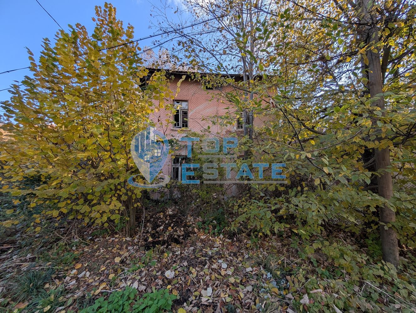 Парцел със стара къща в близост до град Трявна - 0