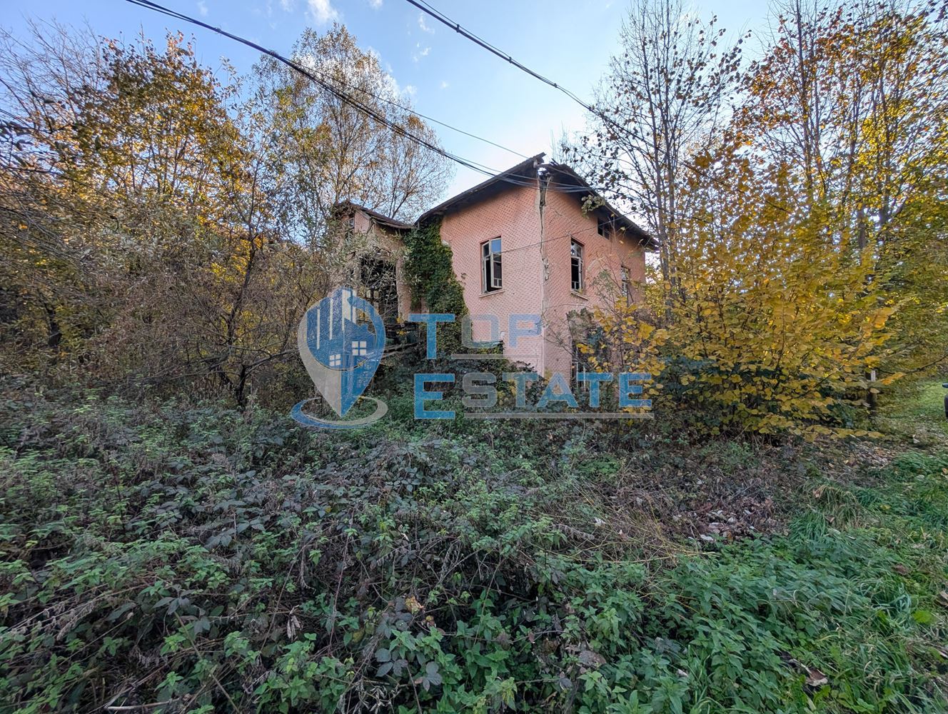 Парцел със стара къща в близост до град Трявна - 0