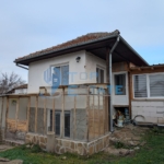 Ремонтирана и обзаведена къща с басейн в село Добри дял - 0