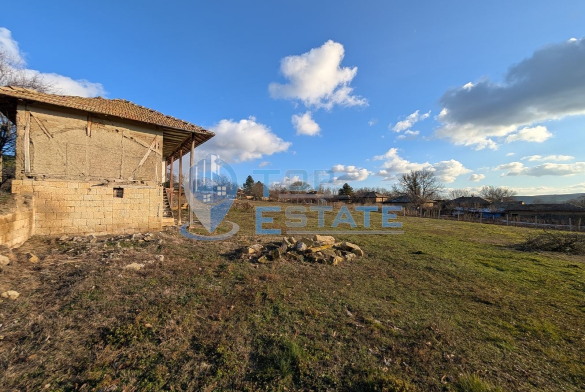 Двуетажна къща в село Садина - 0