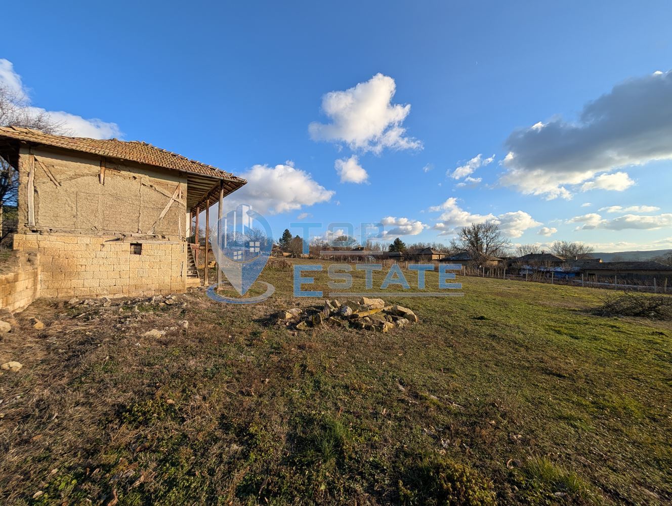 Двуетажна къща в село Садина - 0