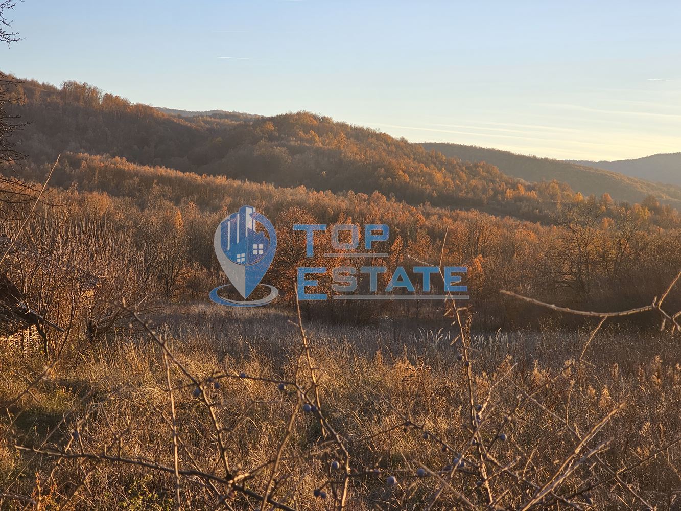 Панорамен парцел в регулация в село Равново, община Златарица - 0