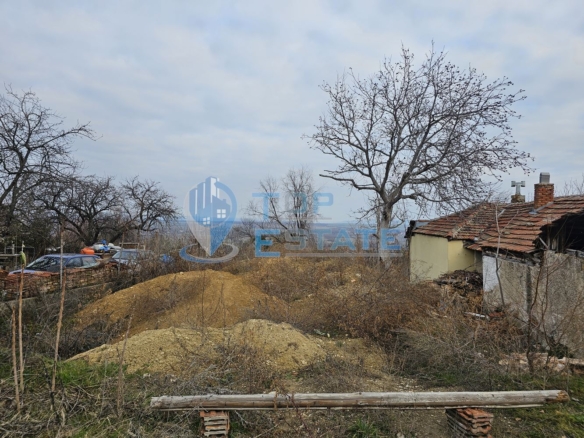 Парцел с панорамна гледка в регулация с ток и вода в град Горна Оряховица - 0