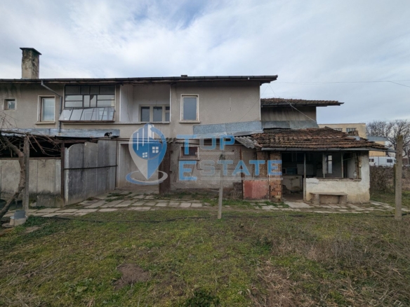 Двуетажна масивна къща в град Стражица, област Велико Търново - 0