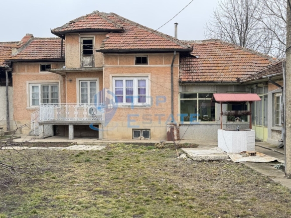 Тухлена къща с гараж и кладенец в с. Климентово, област Велико Търново. - 0