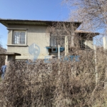 Двуетажна тухлена къща с допълнителни постройки в село Сушица, област Велико Търново - 0