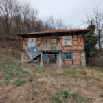 Двуетажна тухлена къща в Тревненския балкан - 0