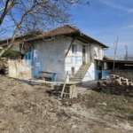 Реновирана къща с голям двор и гараж в село Самоводене - 0