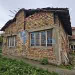 Едноетажна тухлена къща с двор в град Горна Оряховица - 0
