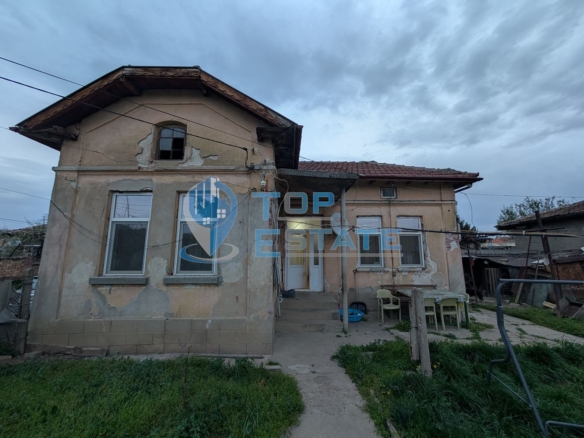 Едноетажна къща в квартал Калтинец, град Горна Оряховица - 0