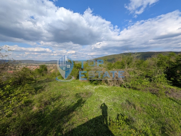 Парцел в регулация с красива панорама в село Джулюница - 0