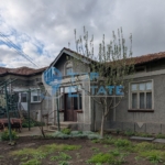 Просторна едноетажна тухлена къща в квартал Калтинец, град Горна Оряховица, област Велико Търново - 0