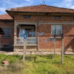 Едноетажна тухлена къща с гараж в село Павел - 0