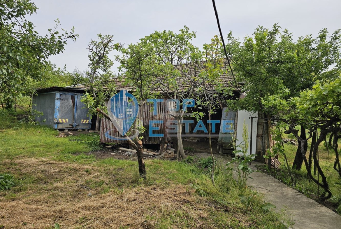 Поддържана къща с голям двор и гараж в село Ново Градище - 0