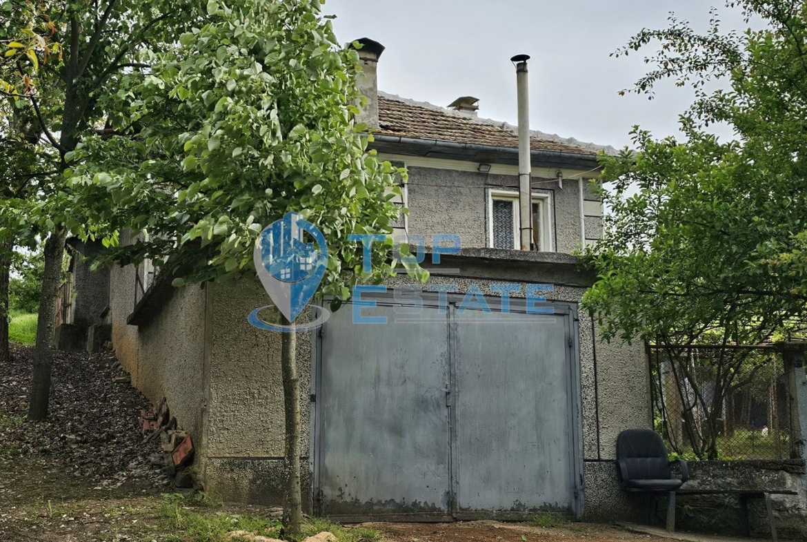 Поддържана къща с голям двор и гараж в село Ново Градище - 0