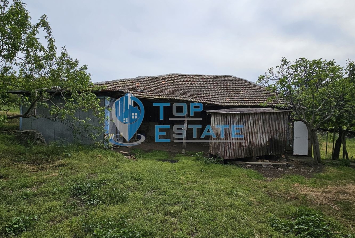 Поддържана къща с голям двор и гараж в село Ново Градище - 0