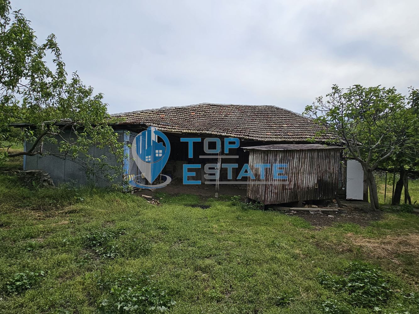 Поддържана къща с голям двор и гараж в село Ново Градище - 0