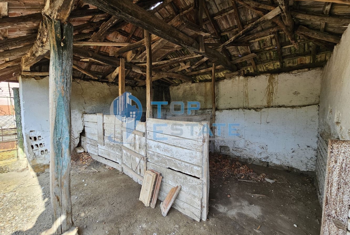 Просторна тухлена къща с голям двор в село Крушето, област Велико Търново - 0