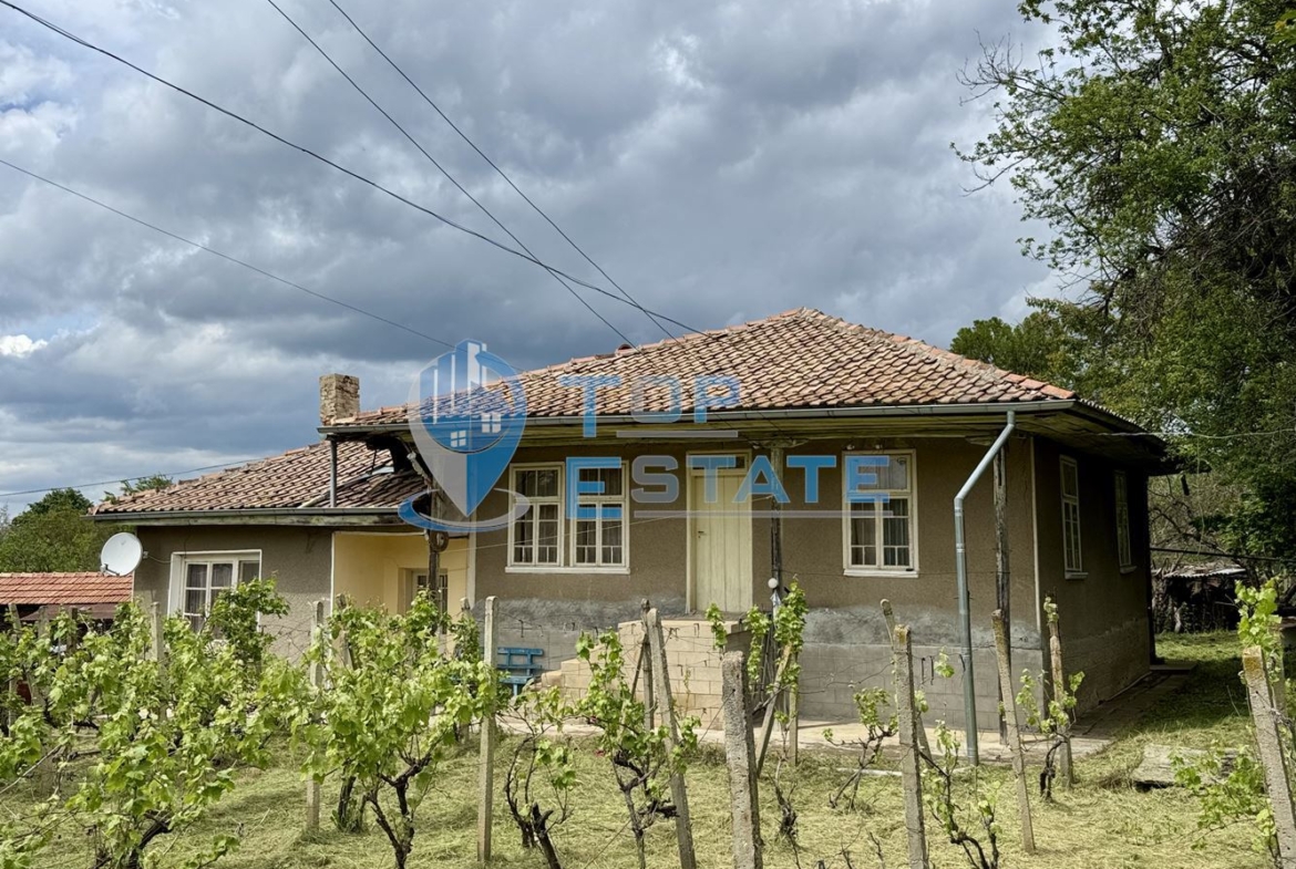 Къща с кладенец и голям двор в село Сушица, област Велико Търново - 0