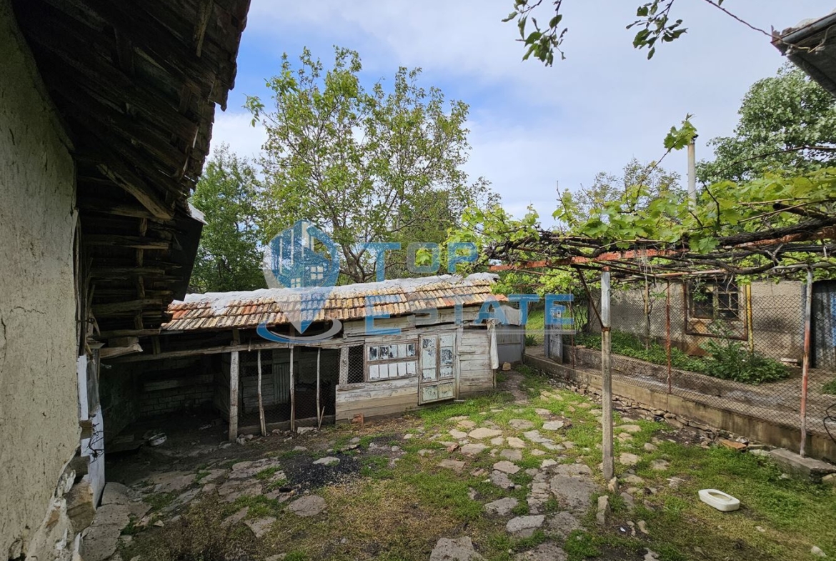Поддържана къща с голям двор и гараж в село Ново Градище - 0