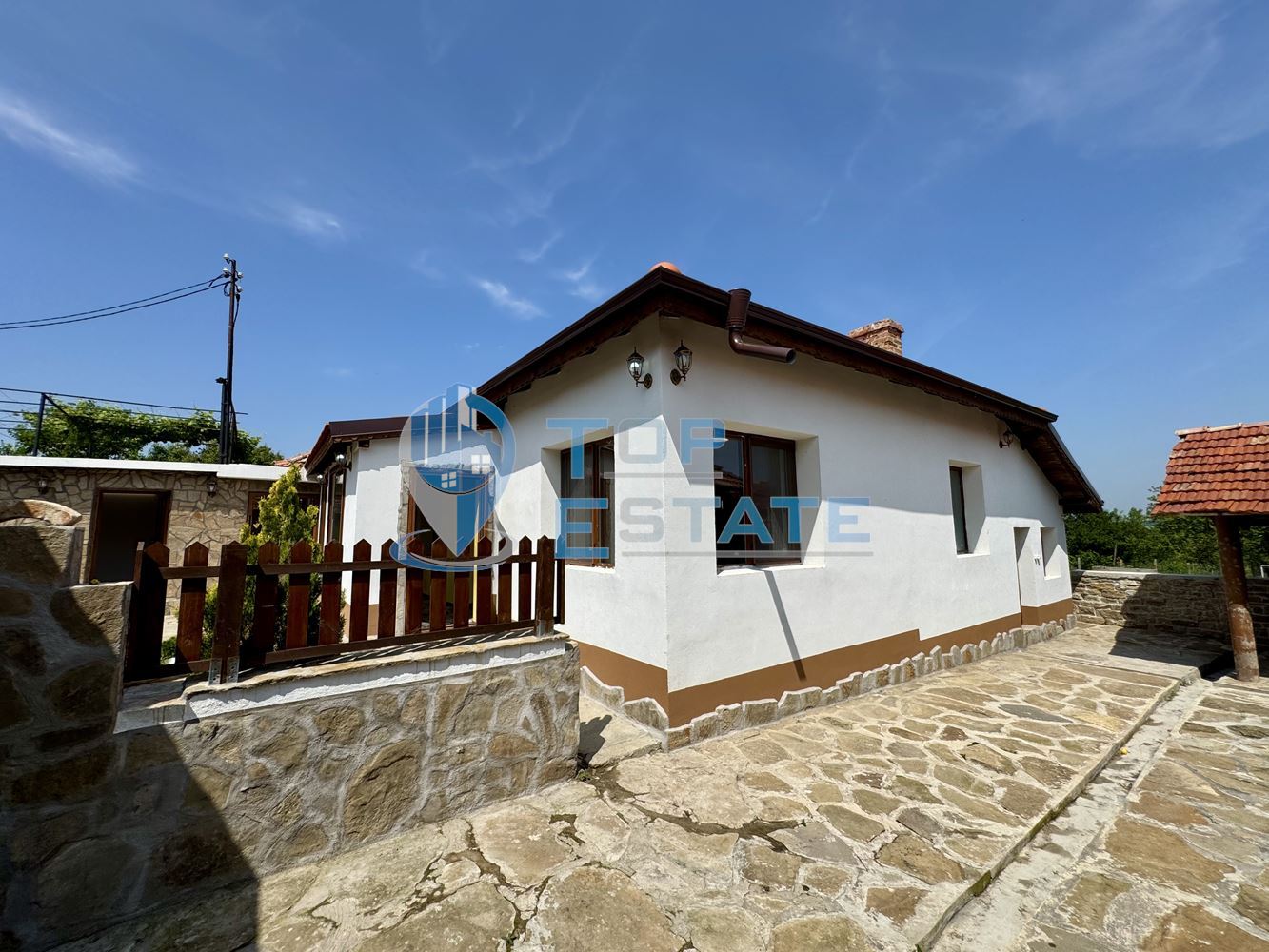 Ремонтирана тухлена къща с кладенец в с. Ново село, област Велико Търново - 0