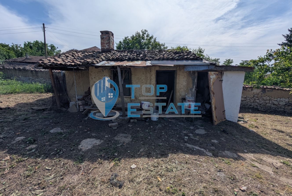 Едноетажна реновирана тухлена къща с голям двор в село Русаля - 0