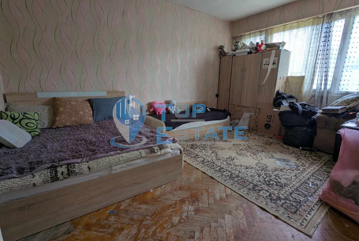 Tритаен апартамент на междинен етаж с асансьор в кв. Пролет, гр. Горна Оряховица, обл. Велико Търново - 0