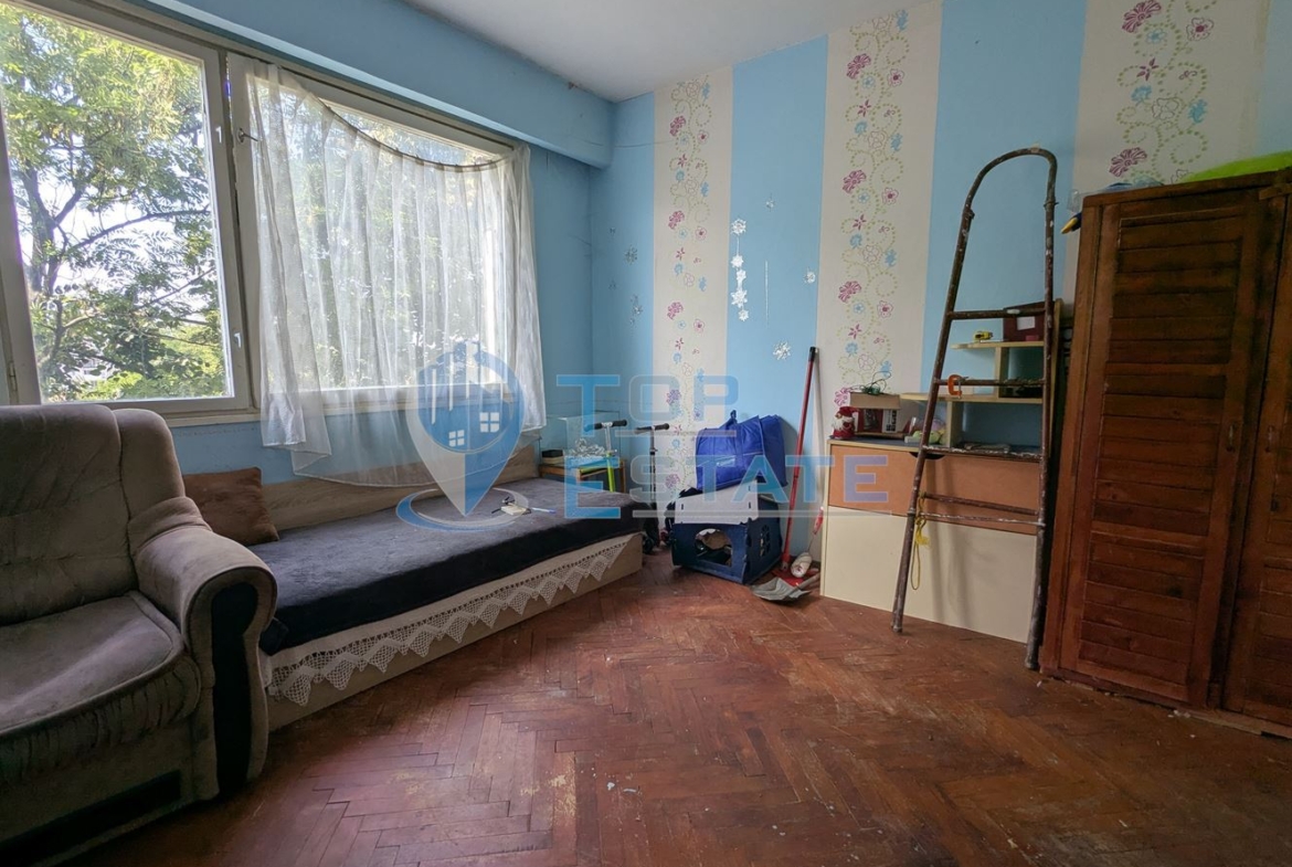Tритаен апартамент на междинен етаж с асансьор в кв. Пролет, гр. Горна Оряховица, обл. Велико Търново - 0