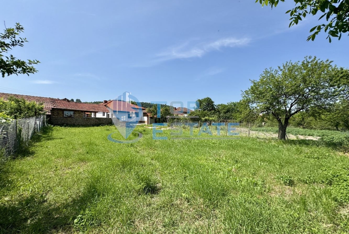 Ремонтирана тухлена къща с кладенец в с. Ново село, област Велико Търново - 0