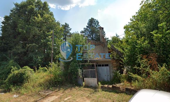 Имот с голям двор и кладенец в с. Керека, област Габрово - 0
