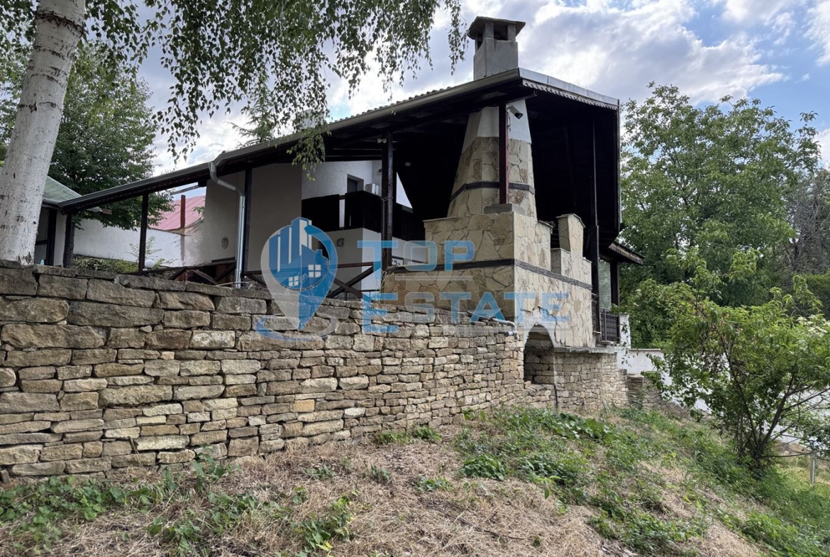 Къща с панорамна гледка във вилната зона на между град Бяла Черква и село Вишовград, област Велико Търново - 0