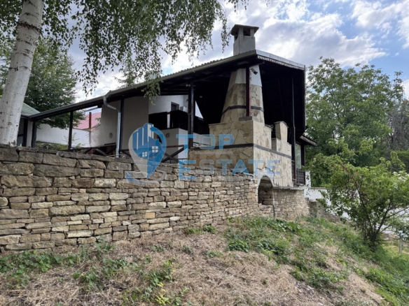 Къща с панорамна гледка във вилната зона на между град Бяла Черква и село Вишовград, област Велико Търново - 0