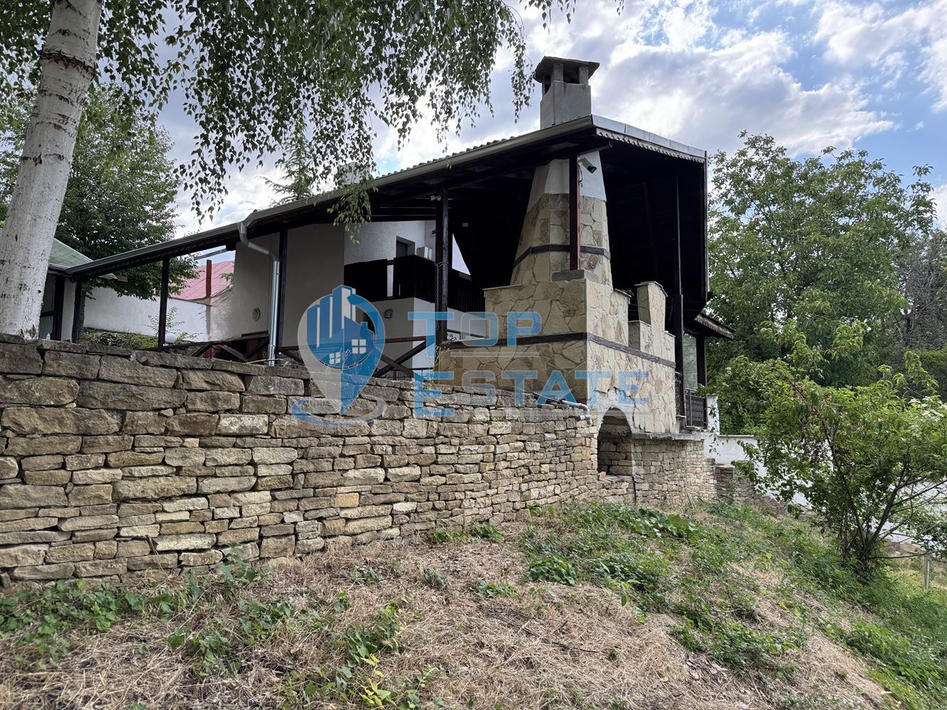 Къща с панорамна гледка във вилната зона на между град Бяла Черква и село Вишовград, област Велико Търново - 0