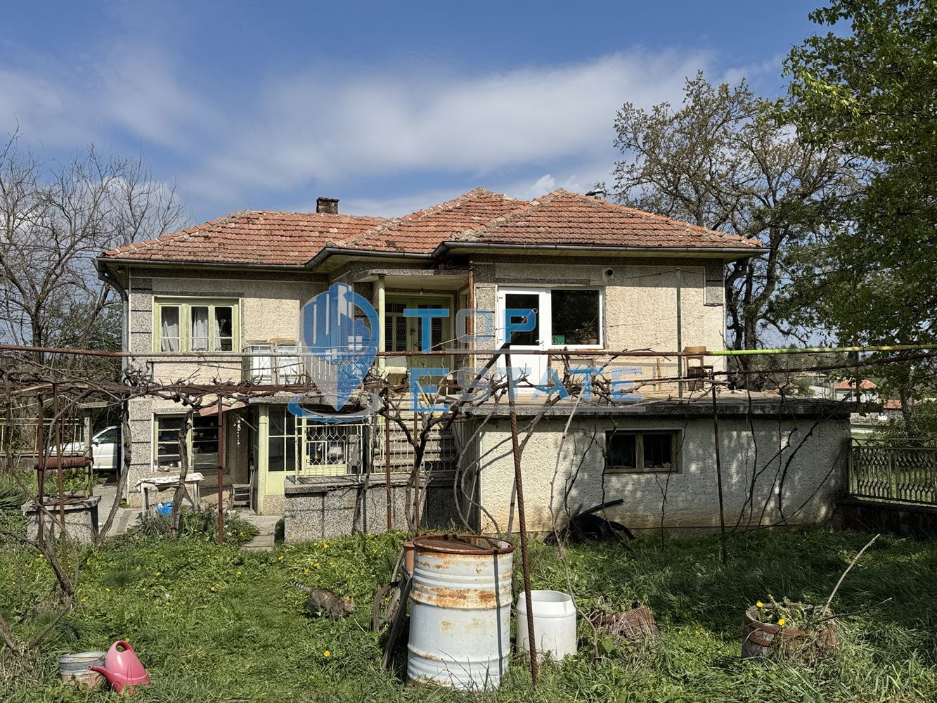 Двуетажна тухлена къща с гараж и кладенец в село Ново Градище, област Велико Търново - 0