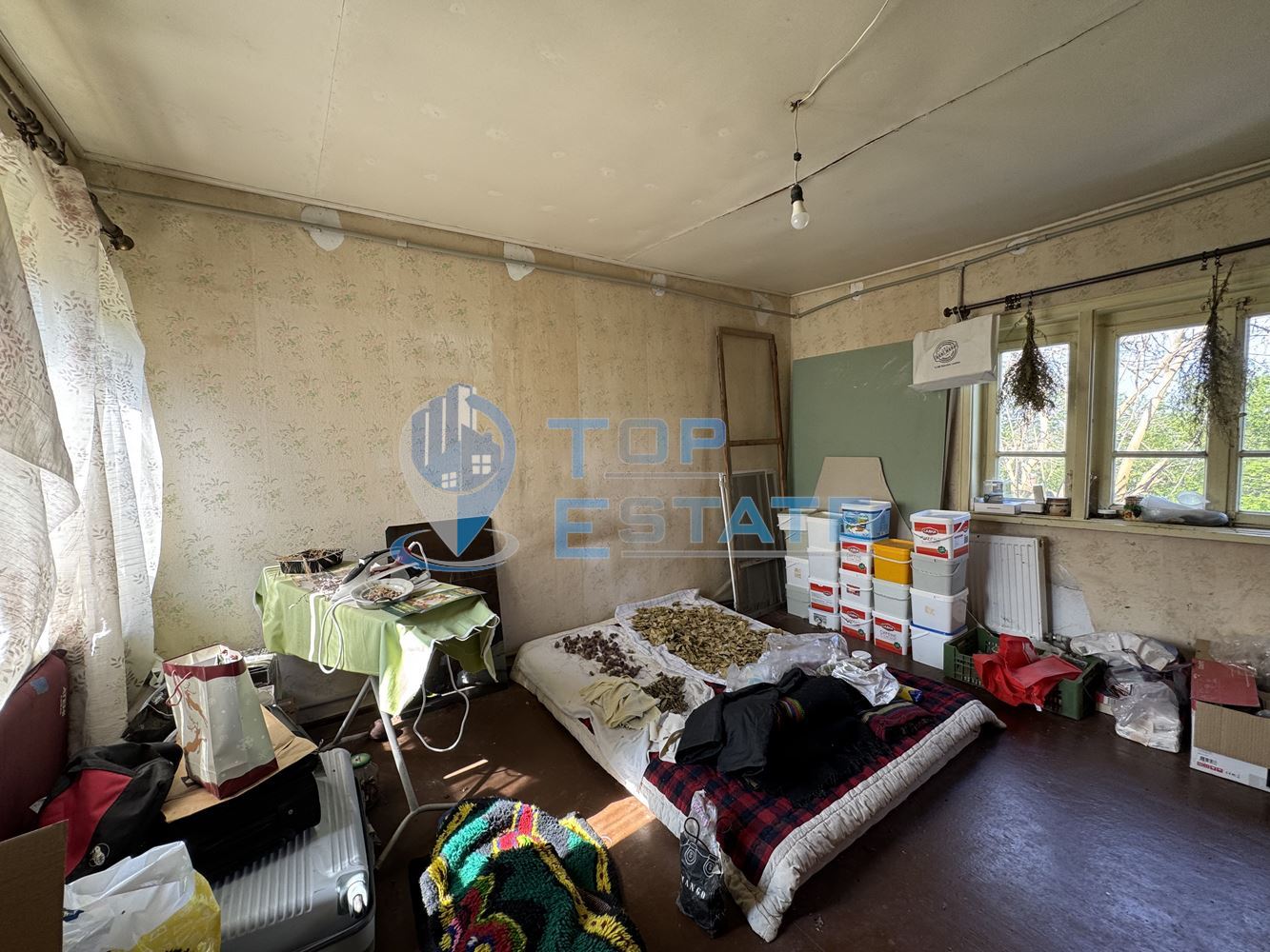 Двуетажна тухлена къща с гараж и кладенец в село Ново Градище, област Велико Търново - 0