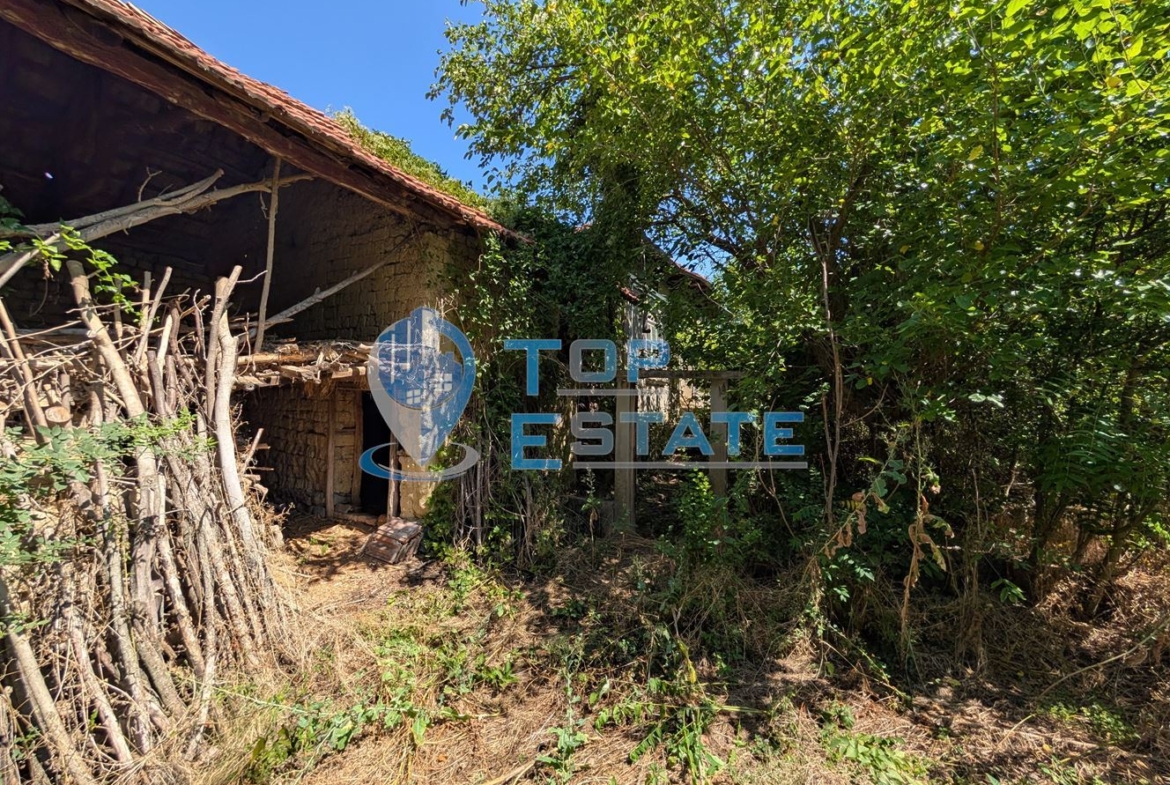Парцел със стара къща и кладенец в село Сломер - 0