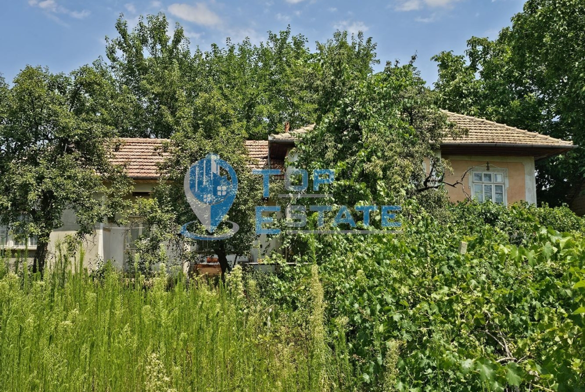 Двуетажна къща на тиха и спокойна улица в село Вишовград, област Велико Търново - 0